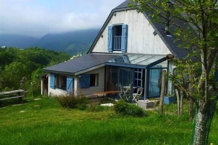 Chalet pour 6 personnes, avec sauna ainsi que terrasse et jardin, animaux acceptés à Campan