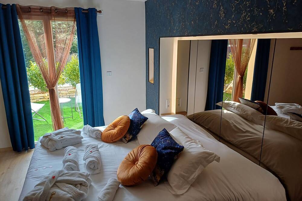 Suite Saphir avec spa privatif et piscine- Bélénos Suites et Spa in Bligny-sur-Ouche, Région de Beaune