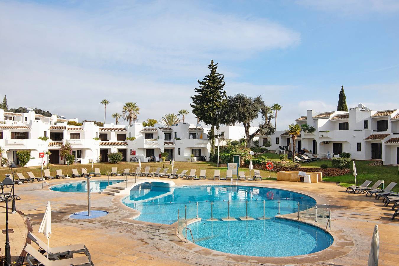 Casa de férias 'Ema Clube em Albufeira ' com piscina partilhada, Wi-Fi e ar condicionado in Albufeira, Distrito de Faro