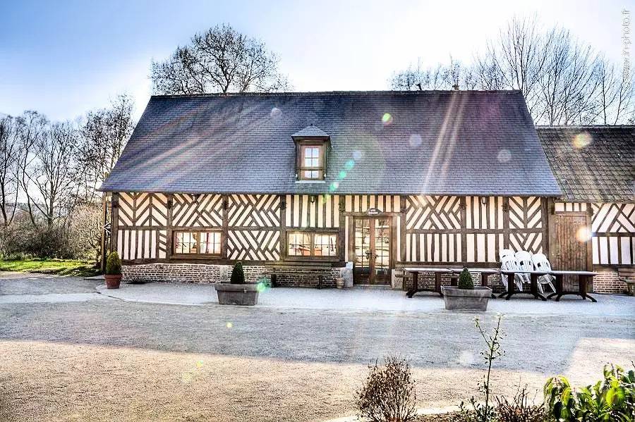 Entire apartment, Roulotte 2 to 4 people - 2 pers. included in the tariff in Beauchamps, Abbeville region