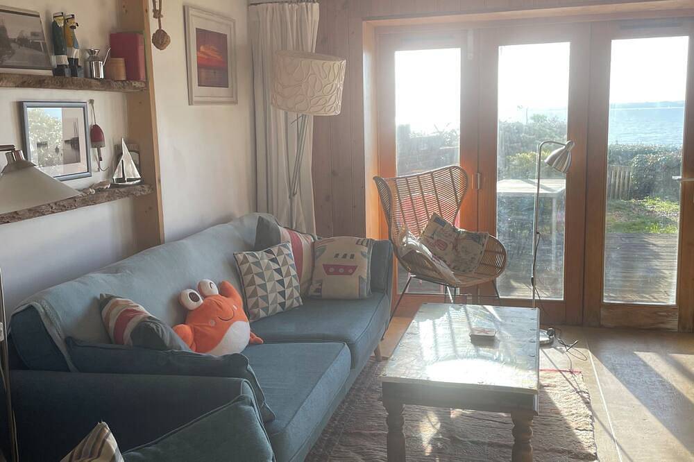 Stylish beach retreat with sunset views. in Fareham, Hampshire