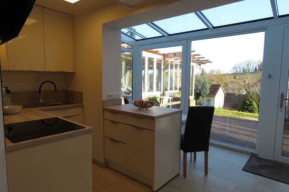 Ganze Wohnung, Das blaue Haus  Ferienwohnungen, Balkon, Pool, Gartenanlage, Massagen, Friseur in Pleisweiler-Oberhofen, Südliche Weinstraße