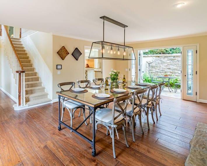 Vacation rental for 12 people, with yard and hot tub as well as balcony, with pets in Montecito