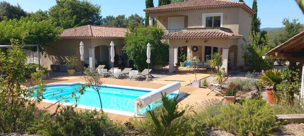 Alojamiento y desayuno para 3 personas, con jardín además de piscina y vistas - 1