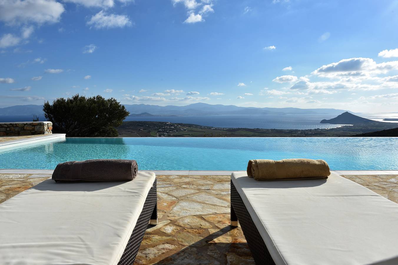 Villa Moonlight · Exquisite villa for 10 with pool in Paros