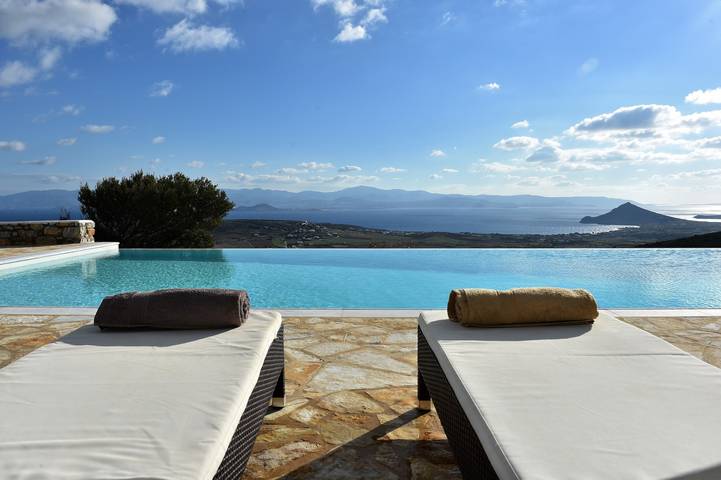 Villa pour 10 personnes, avec terrasse ainsi que jardin et piscine dans Paros - 4