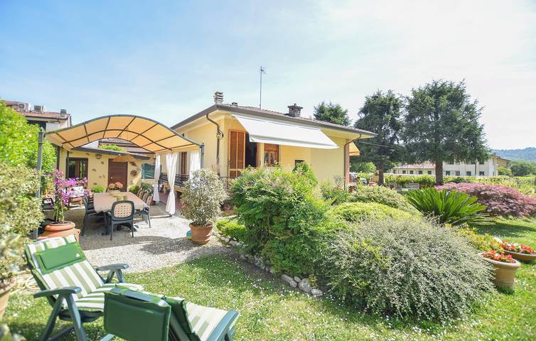 Casa vacanza per 6 persone, con terrazza e piscina nonché giardino, con animali domestici - 1