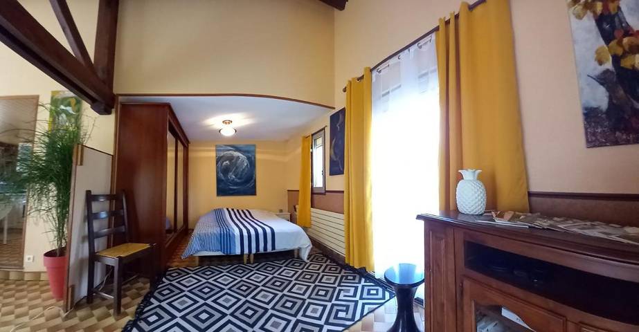 Location de vacances pour 3 personnes, avec jardin et piscine à Leyme