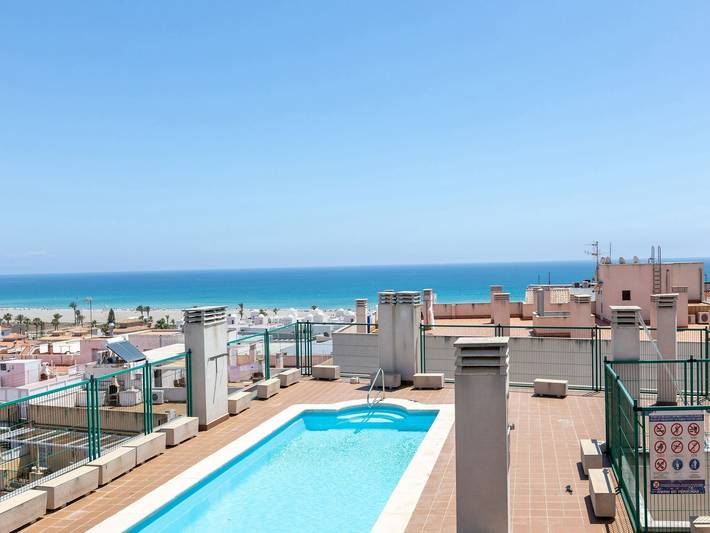 Apartamento para 5 personas, con Balcón y Terraza además de Jardín y Piscina en Garrucha