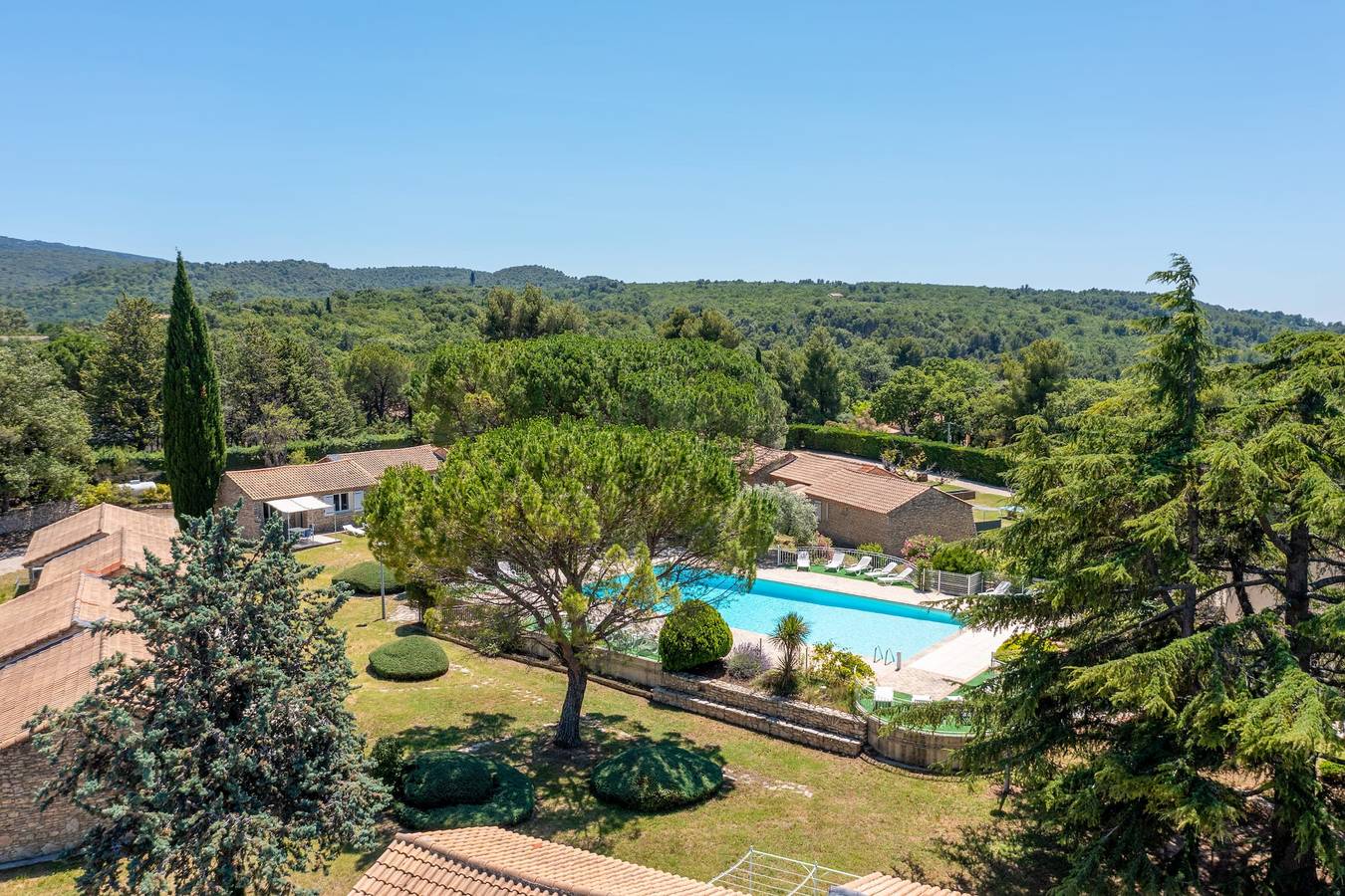 Ganze Ferienwohnung, Ferienwohnung für 5 Personen mit Garten in La Roque-sur-Pernes, Vaucluse