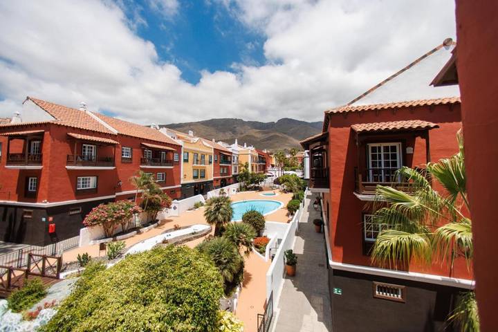 Apartamento para 5 personas, con piscina y vistas además de piscina para niños y jardín en Las Nieves