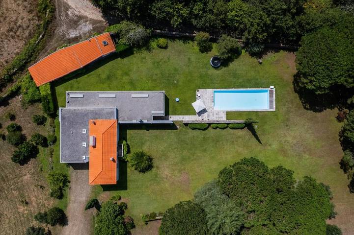 Gîte pour 10 personnes, avec piscine et jardin, animaux acceptés dans Vila Franca