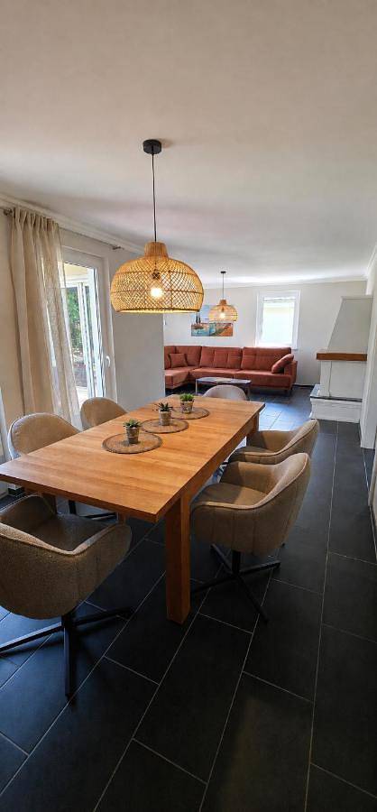 Ferienhaus für 5 Personen, mit Terrasse und Garten sowie Seeblick und Ausblick