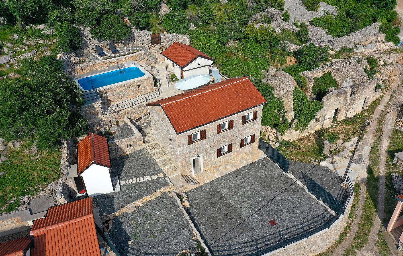 Ferienhaus für 4 Personen mit Garten in Cesarica, Naturpark Velebit