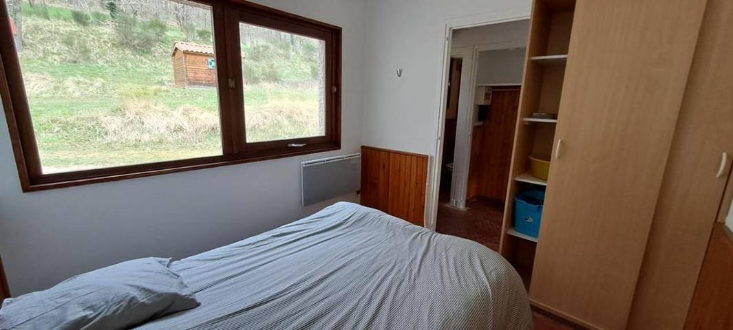 Location de vacances pour 4 personnes, avec vue à Menat - 2