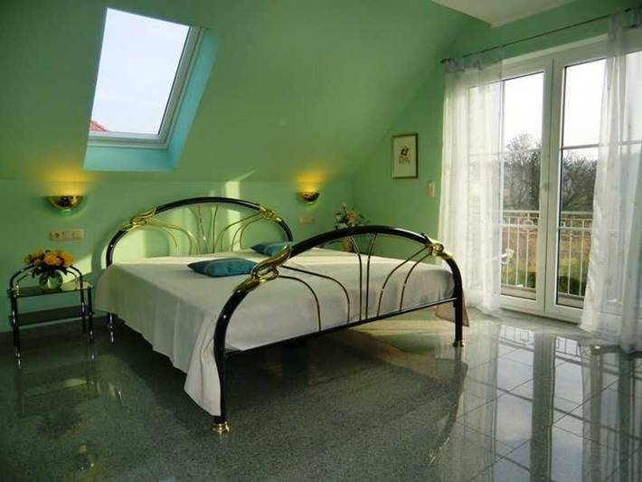 Ferienwohnung für 2 Personen, mit Balkon und Terrasse sowie Garten in Sassnitz