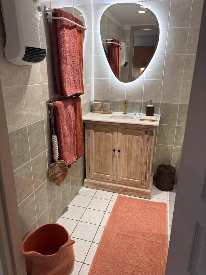 Gîte pour 4 personnes, avec jardin et vue ainsi que piscine et sauna à Levernois - 2