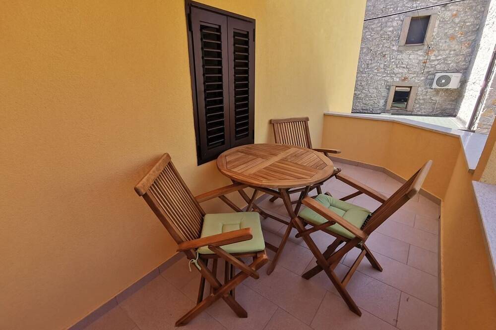 Ganze Wohnung, Ferienwohnung in Stivan mit Terrasse, Klimaanlage, W-Lan (920-2) in Martinscica, Cres