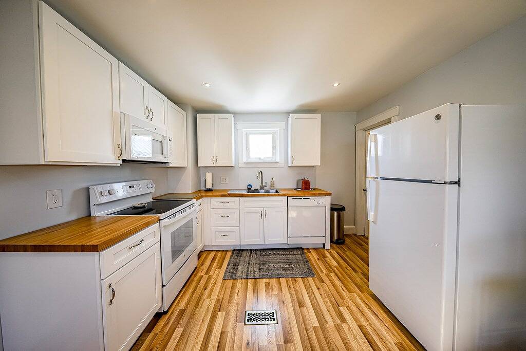 Fun getaway near downtown & lake with full kitchen & ideal location in Hammondsport, Keuka Lake