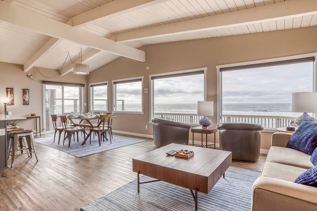 Gemütliches Haus am Meer mit 2 Kingsize-Schlafzimmern, 1 Haus vom Zugang zum Strand entfernt in Lincoln City, Devils Lake (OR)