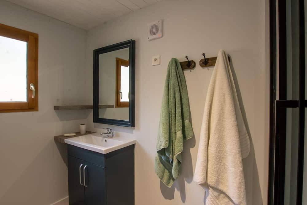 Chalet bois intime avec Wifi, piscine partagée, à 1 km de St Pompont in Saint-Pompont, Périgord Noir