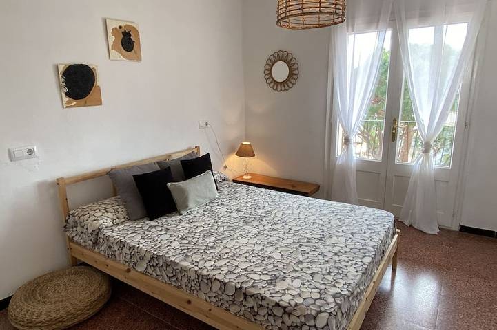 Entire apartment, Appartment with views located in a quiet zone but close to the city center in Platja de Sant Jordi (Calonge), Calonge