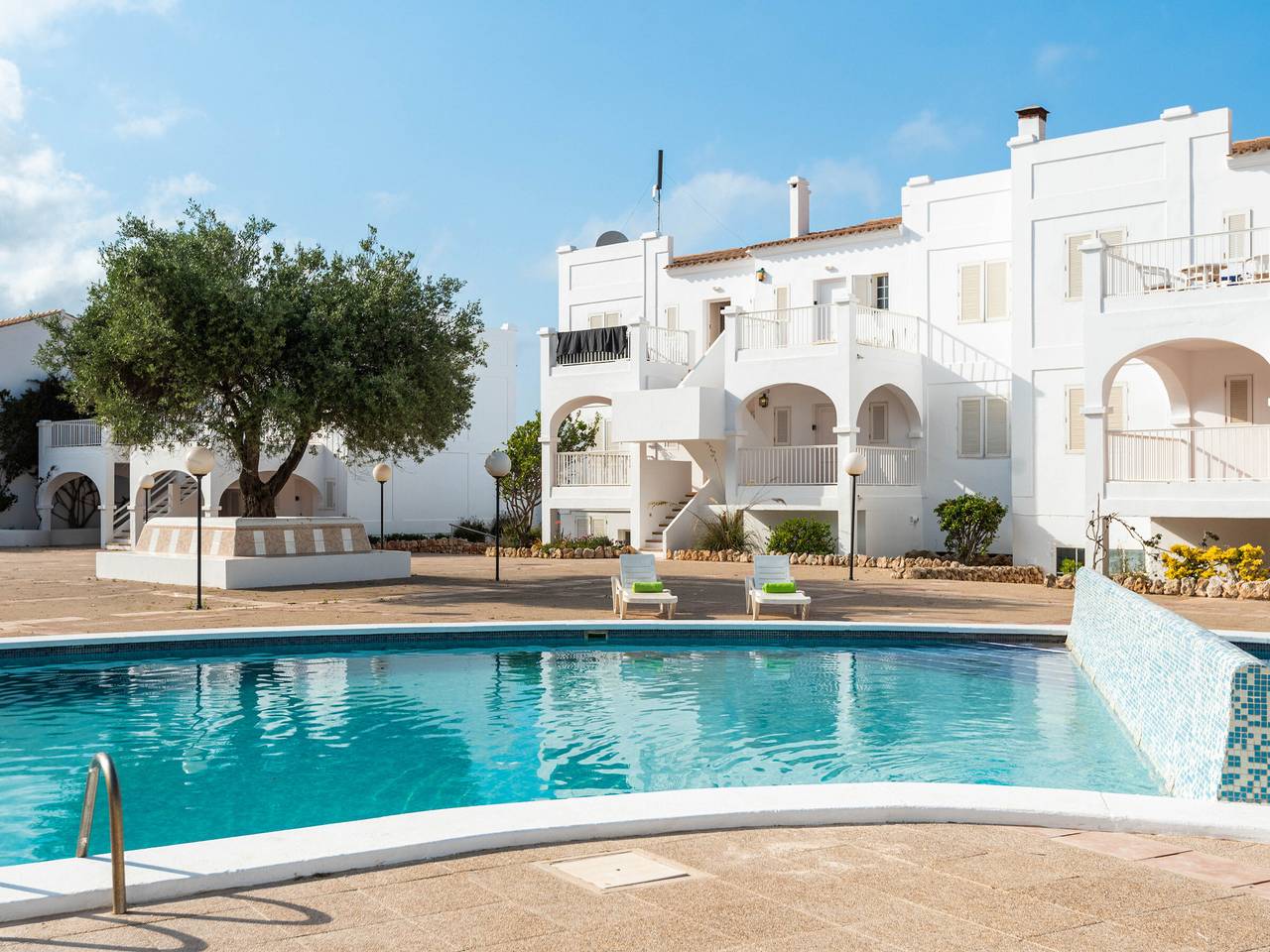Appartement entier, Appartement cosy avec terrasse proche plage in Arenal d'en Castell, Es Mercadal