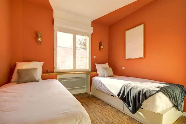 Location de vacances pour 8 personnes, avec terrasse ainsi que jardin et piscine, animaux acceptés à Peyrole - 3