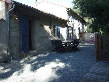 Gîte pour 8 personnes, avec terrasse à Arçais
