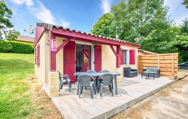 Gîte pour 5 personnes, avec terrasse ainsi que jardin et piscine, animaux acceptés à Saint-Crépin-et-Carlucet