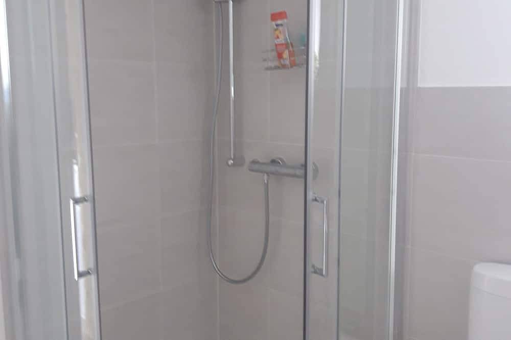 Ganze Wohnung, Ferienwohnung - Zentral gelegen, eigener Parkplatz, Einkaufsmöglichkeiten, in Bernsbach, Lauter-Bernsbach