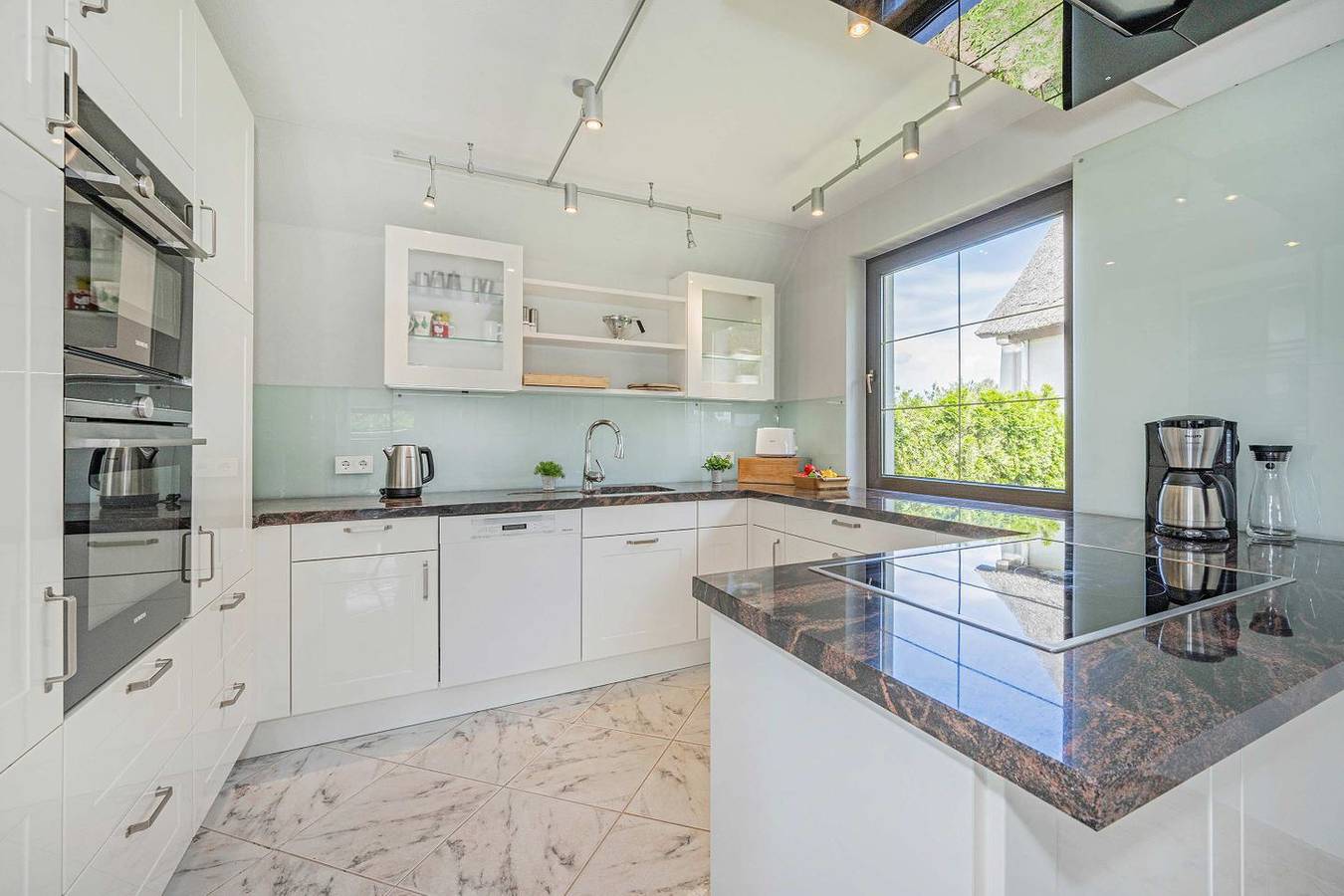 Geräumiges Ferienhaus in Ückeritz mit Sauna, Garten und viel Platz für 12 Gäste in Ückeritz, Bernsteinbäder