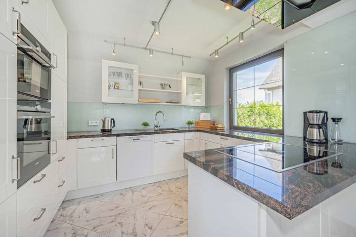 Geräumiges Ferienhaus in Ückeritz mit Sauna, Garten und viel Platz für 12 Gäste in Ückeritz, Bernsteinbäder