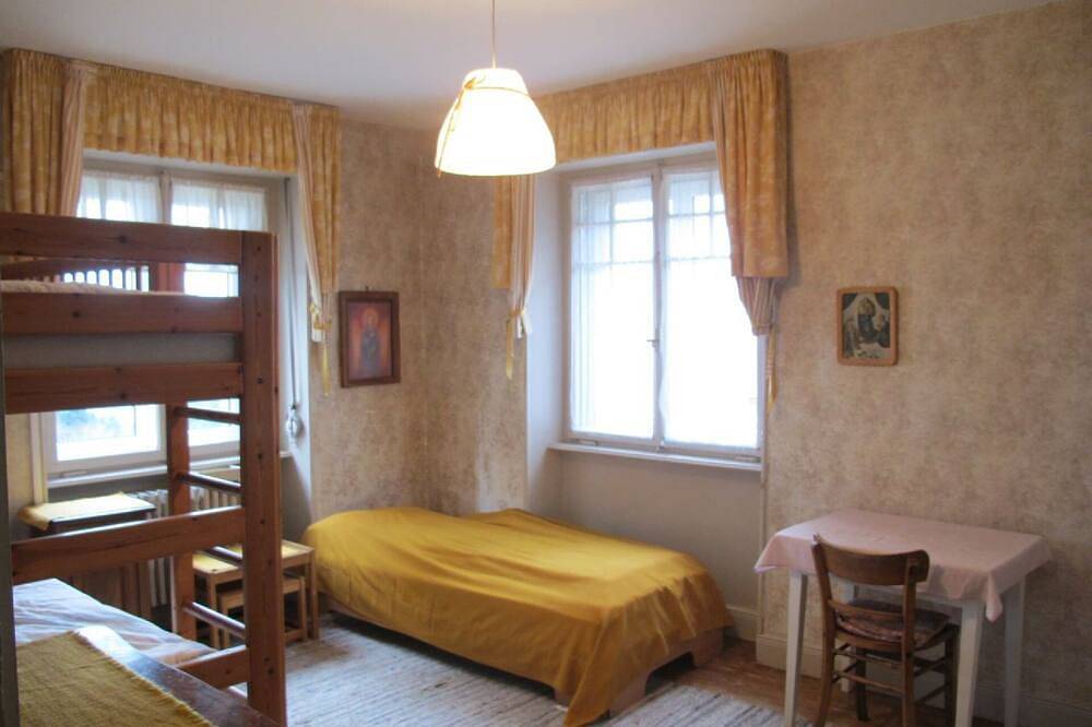 Ganze Wohnung, Liebevoll eingerichtete Ferienwohnung in massivem Vogesenhaus in Hohrod, Regionaler Naturpark Belchen der Vogesen