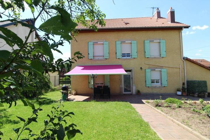 Gîte pour 4 personnes, avec Terrasse et Jardin à Étival-Clairefontaine