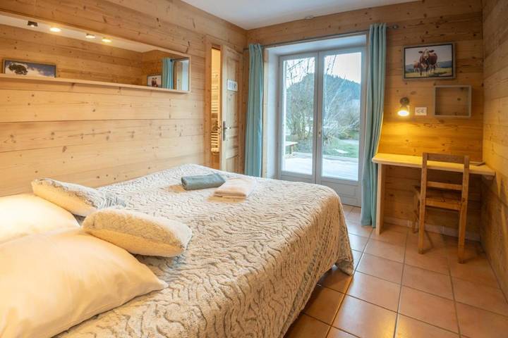Gîte pour 2 personnes, avec sauna et terrasse ainsi que jacuzzi et jardin, animaux acceptés à Méaudre - 3