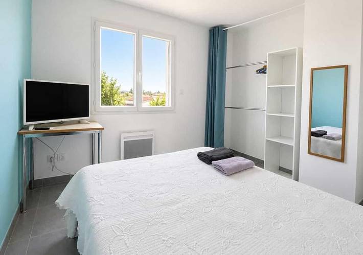 Location de vacances pour 2 personnes, avec vue et terrasse à Chatuzange-le-Goubet - 2
