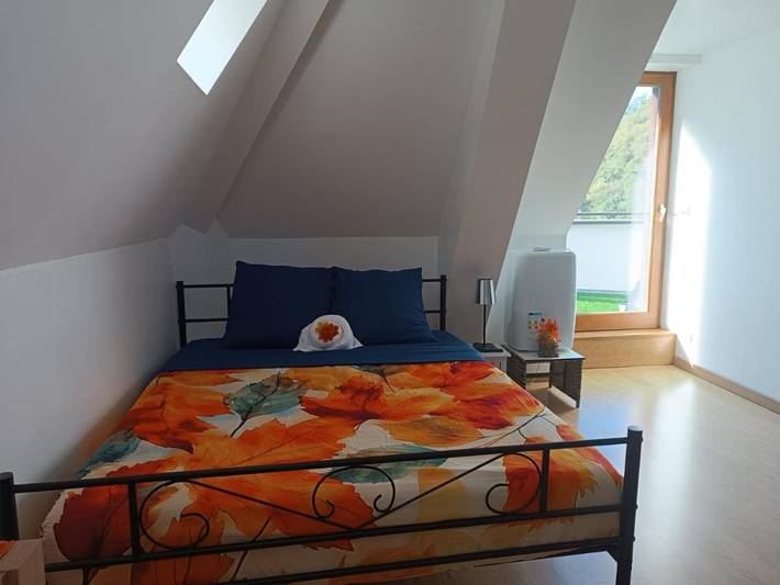 Gîte pour 4 personnes, avec vue ainsi que jardin et terrasse à Sébrazac - 2