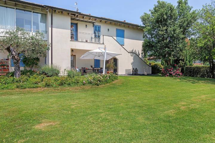 Villa 'La Provenzale' with Mountain Views, Wi-Fi and Air Conditioning in Camaiore, Italian Riviera