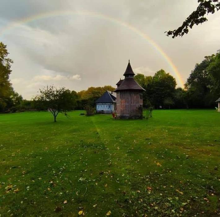 Location de vacances pour 7 personnes, avec piscine ainsi que terrasse et jardin, animaux acceptés à Saint-Étienne-l'Allier - 3