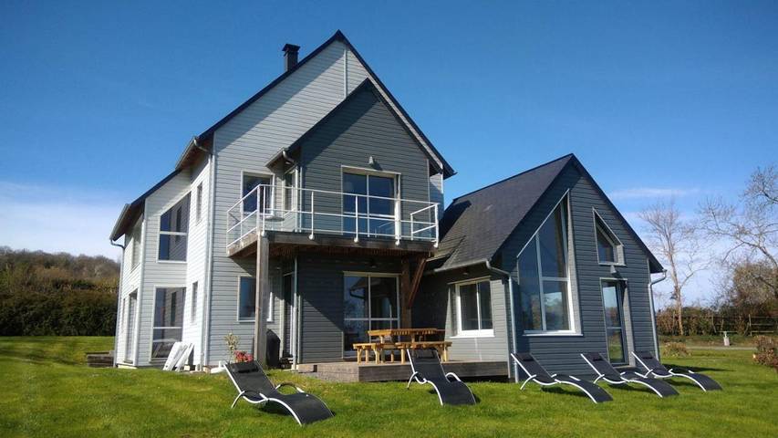 Location de vacances pour 8 personnes, avec Balcon ainsi que Terrasse et Vue à Pennedepie