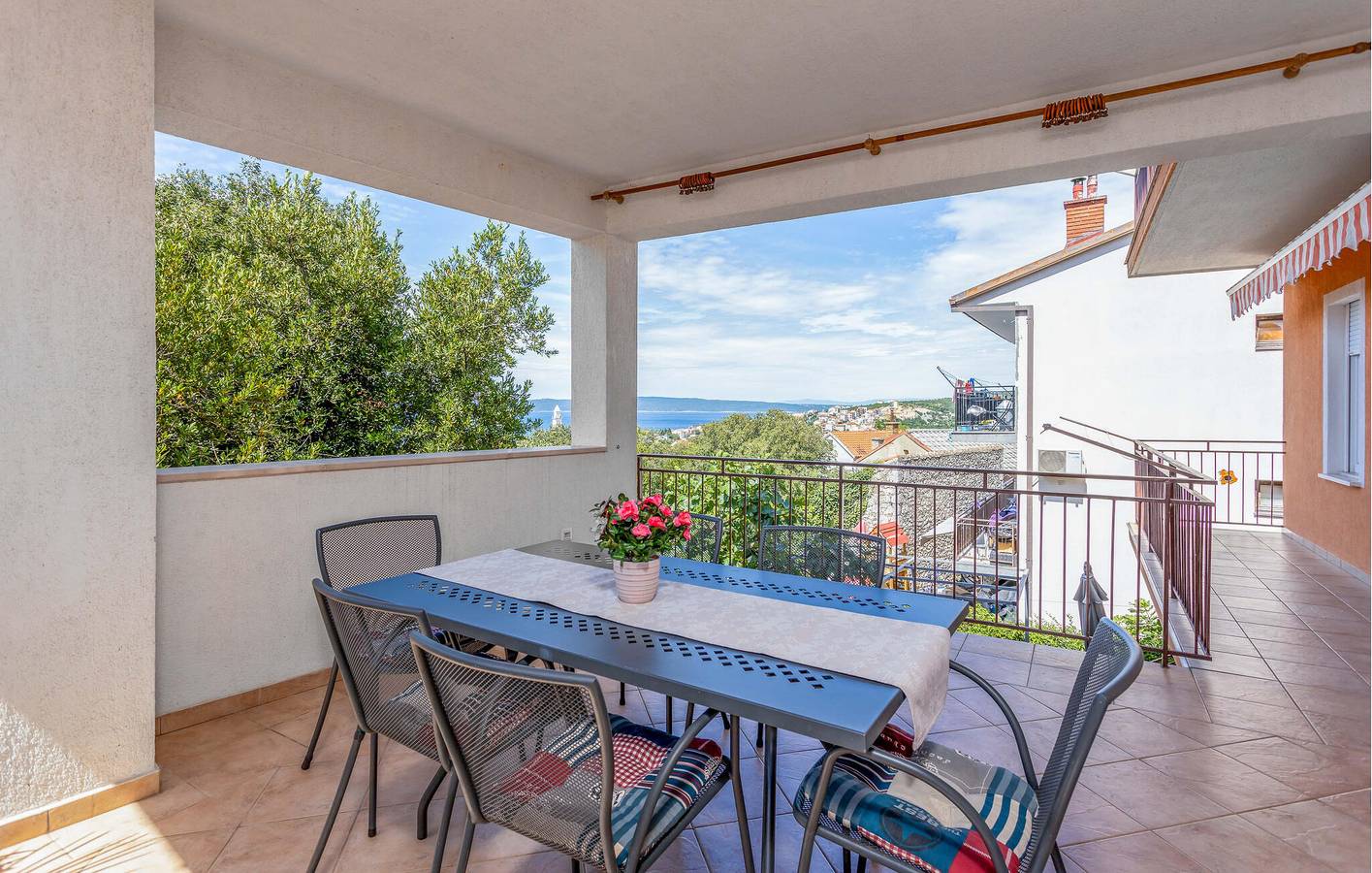 Ganze Ferienwohnung, Apartment mit Meerblick, Terrasse, WLAN und Parkplatz in Strandnähe in Novi Vinodolski, Primorje-Gorski Kotar