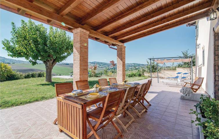 Casa de vacaciones para 13 personas con jardín in Mondavio, Valle del Metauro