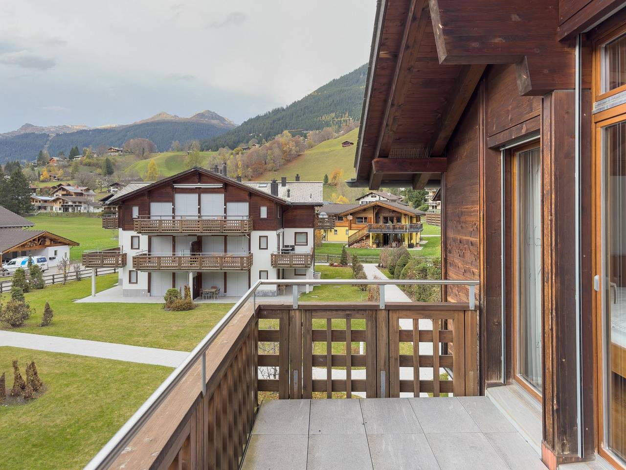 Ganze Ferienwohnung, Bergparadies im Laub B5 in Klosters-Serneus, Davos Prättigau