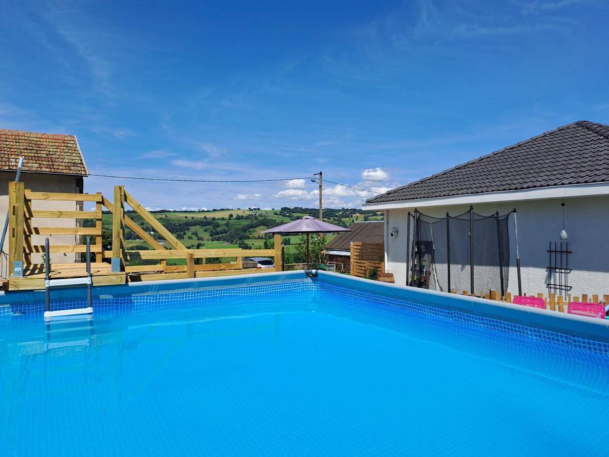 Two-Bedroom House in Saint-Cernin, Région d'Aurillac