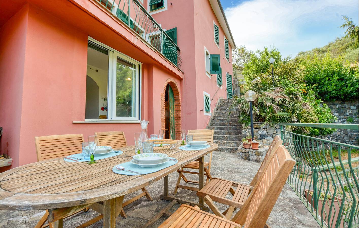 Cozy Apartment with Terrace, Parking - Near Camposoprano in Moneglia, Riviera di Levante