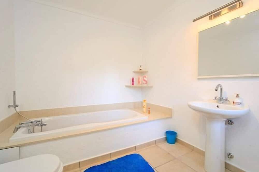 Villa Mit Traumblick Auf Meeresbucht Und Eigenem Pool In Canyamel in Canyamel, Capdepera