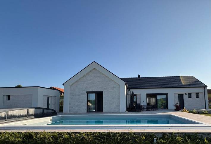 Villa für 6 Personen, mit Garten und Pool sowie Ausblick, kinderfreundlich - 1