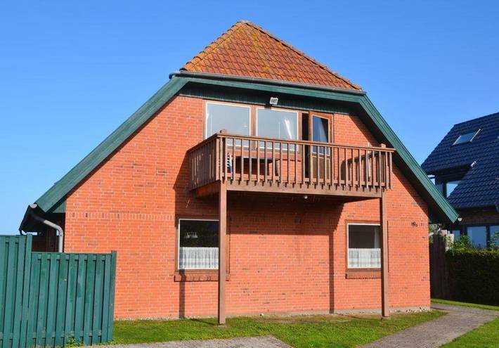 Ferienwohnung für 4 Personen, mit Balkon und Terrasse sowie Garten in Lemkenhafen