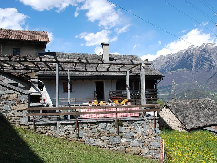Ferienhaus für 6 Personen, mit Ausblick und Garten im Tessin